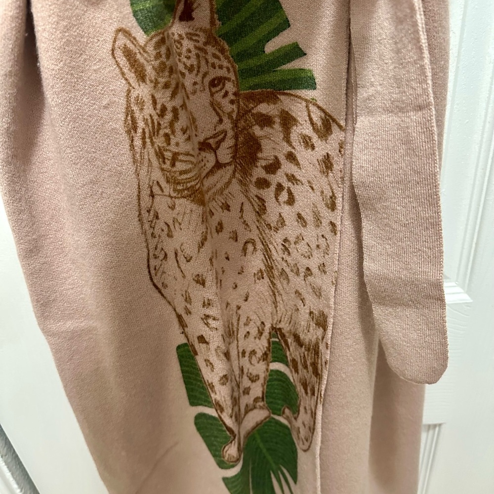 Las Sureñas Elegant Beige Sleeveless Vest with Leopard Print - Picture 6 of 6